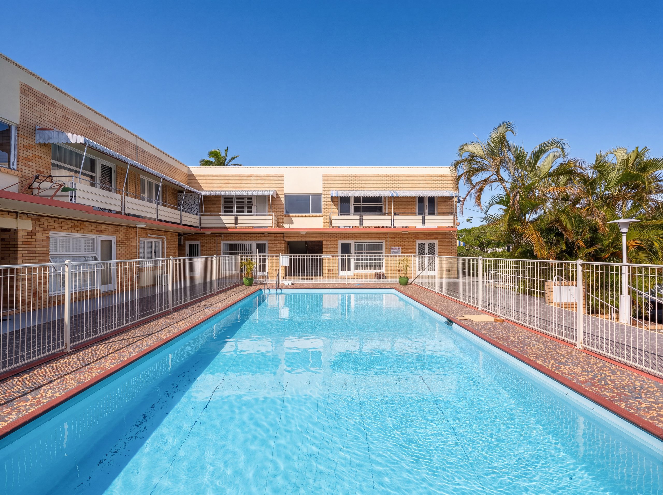 2/170 Old Cleveland Road, COORPAROO  QLD  4151